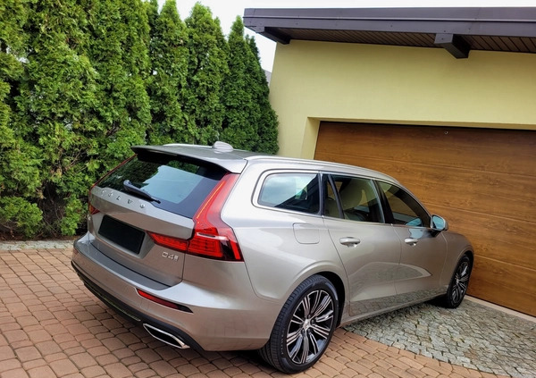 Volvo V60 cena 88800 przebieg: 198000, rok produkcji 2018 z Opoczno małe 742